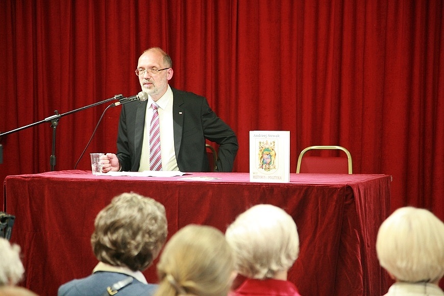 Spotkanie z prof. dr hab. Andrzejem Nowakiem – Polityka i historia